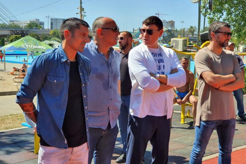 Cristi Borcea (al doilea din dreapta), alături de Adrian Mihalcea, Florin Prunea și Ionel Dănciulescu la un eveniment de Teqball din București