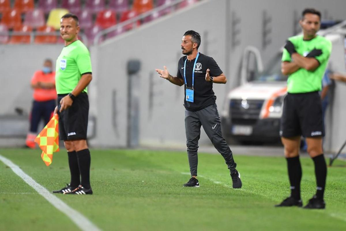 FCSB - Viitorul 3-0. Adi Petre, mesaj dur pe facebook pentru Gigi Becali: „Ai greșit crezând că sunt una dintre oile tale” » Atacantul s-a scuzat apoi în direct: „Altcineva a postat de pe contul meu”