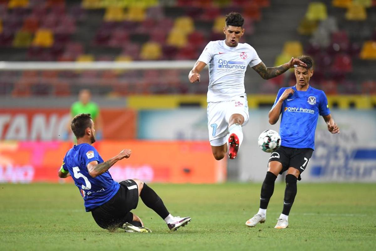 FCSB - Viitorul 3-0. Adi Petre, mesaj dur pe facebook pentru Gigi Becali: „Ai greșit crezând că sunt una dintre oile tale” » Atacantul s-a scuzat apoi în direct: „Altcineva a postat de pe contul meu”