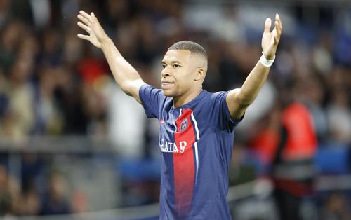 Iar dispare liniștea la Paris?! Kylian Mbappe a postat un mesaj misterios, anunțând parcă bomba, un transfer incendiar cu piesa rapperilor Dave și Tiakola. Foto: Imago