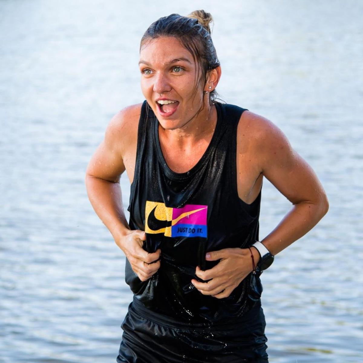 Simona Halep s-a pozat la piscină, în Dubai » Imagini din vacanța fostului lider mondial