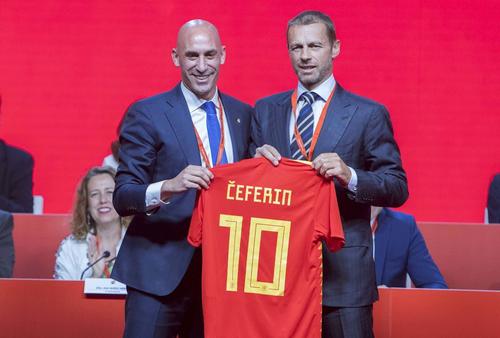 Luis Rubiales (stânga) și Aleksander Ceferin (dreapta)/ foto Imago Images
