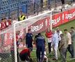Înaintea meciului dintre Oțelul Galați și Sepsi, din runda #8 din Superliga, Bernd Storck, antrenorul covăsnenilor a constatat faptul că cele două porți nu aveau mărimile corespunzătoare.