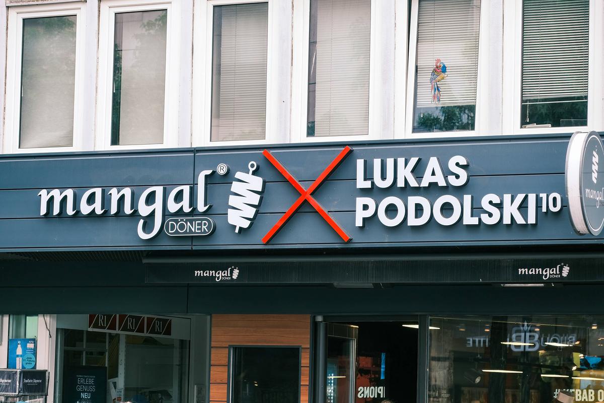 În 2006, era cel mai bun tânăr fotbalist al lumii » Azi este supranumit „Regele Kebabului” și a strâns o avere colosală!