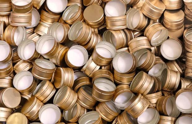 Cum să refolosești și să reciclezi dopurile din aluminiu?