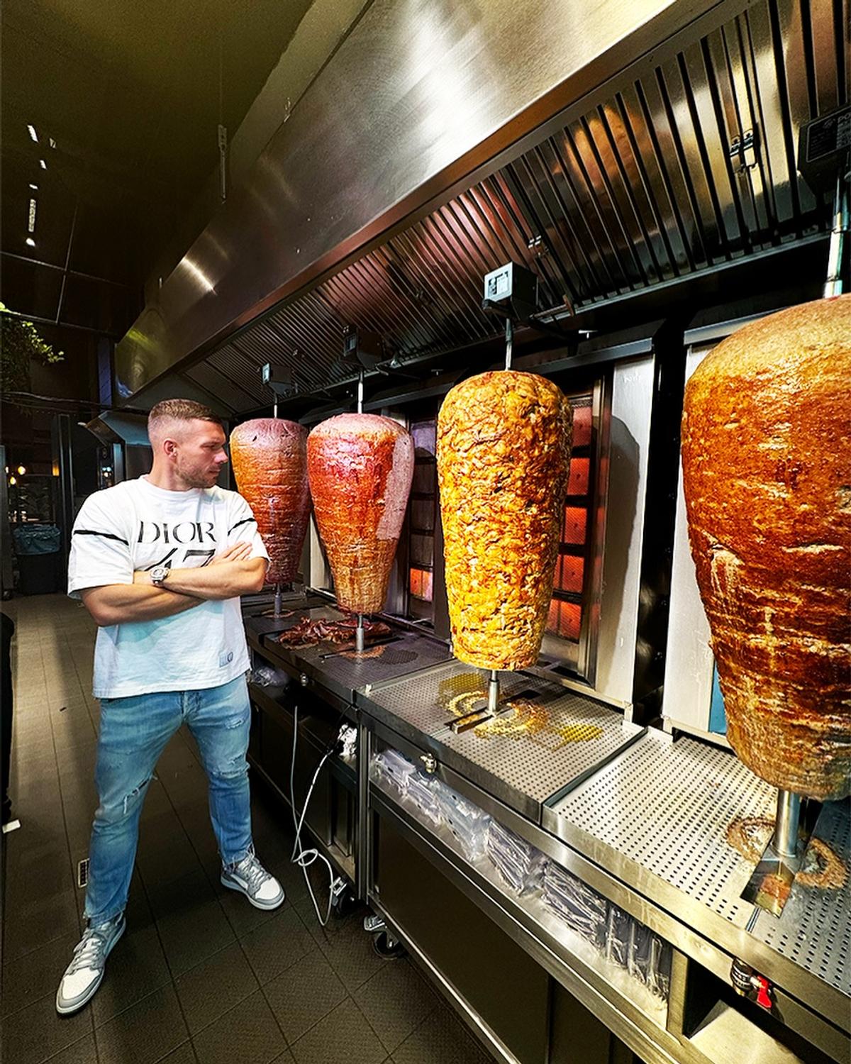 În 2006, era cel mai bun tânăr fotbalist al lumii » Azi este supranumit „Regele Kebabului” și a strâns o avere colosală!