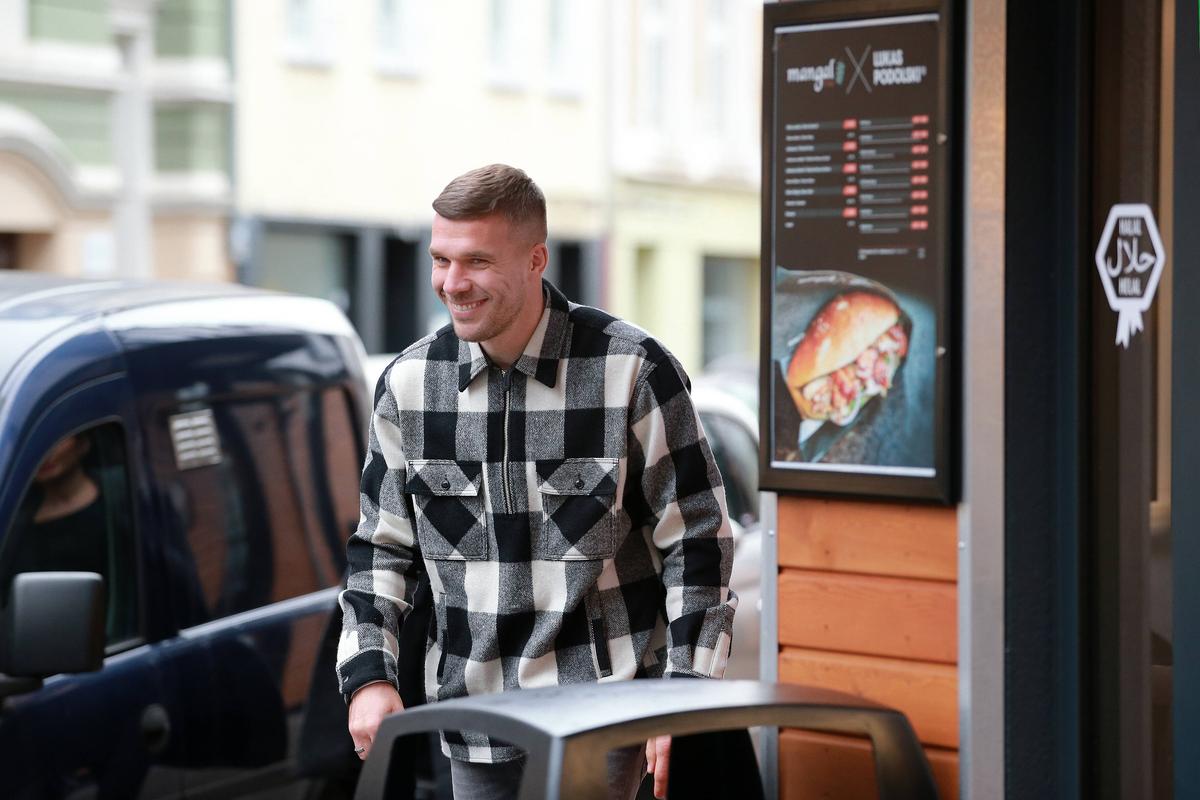 În 2006, era cel mai bun tânăr fotbalist al lumii » Azi este supranumit „Regele Kebabului” și a strâns o avere colosală!