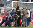 Imagini incredibile înainte de Oțelul - Sepsi! » Eroare de 3 centimetri la porți, iar gazdele au pus mâna pe lopeți
