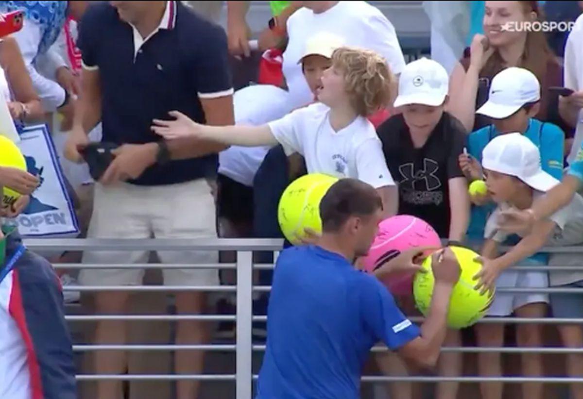 „Un om îngrozitor!” » Gest deplorabil făcut la US Open de un bărbat adult la adresa unui copil. Internetul a sancționat prompt