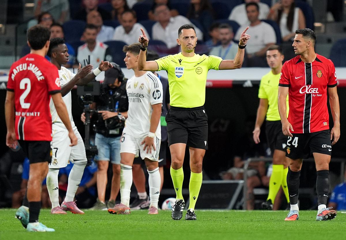 Mbappe contestă VAR-ul, după ce Real Madrid a avut TREI goluri anulate! Imaginea postată de francez