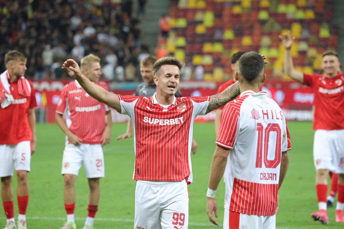 Imaginile bucuriei, cu Petre și Kopic în prim-plan! Ce s-a întâmplat pe teren, imediat după Dinamo - Hermannstadt