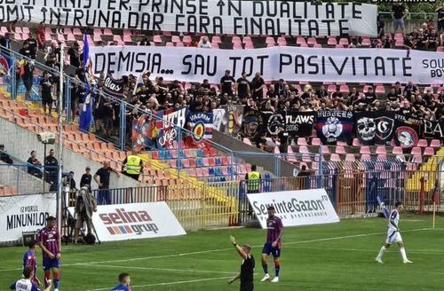 Mesajul afișat de Peluza Sud la FC Bihor - Steaua 4-2 / Sursă foto: Facebook@ Redacția CSS