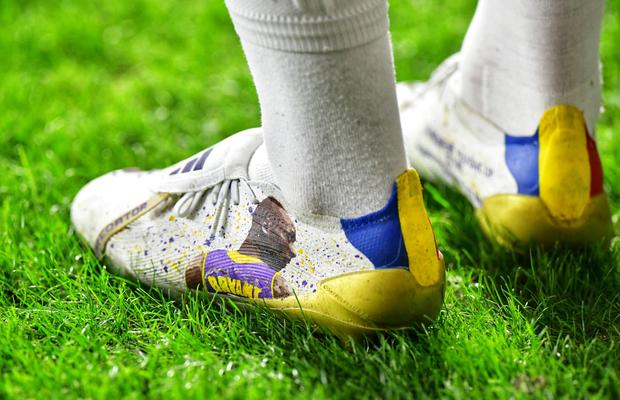 Zoom pe ghetele din Superliga personalizate de fiul lui Măldărășanu: apare un chip celebru