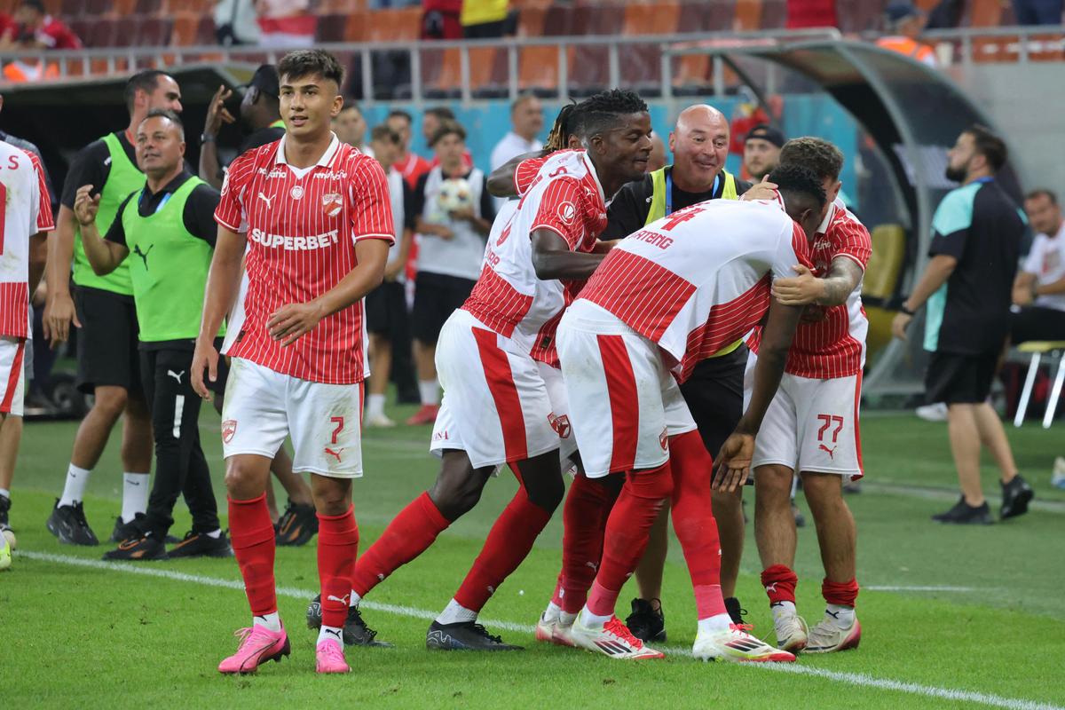 Dinamo - Hermannstadt 2-0. Și-au arătat colții după pauză » Dinamo obține 3 puncte importante și e pe podium