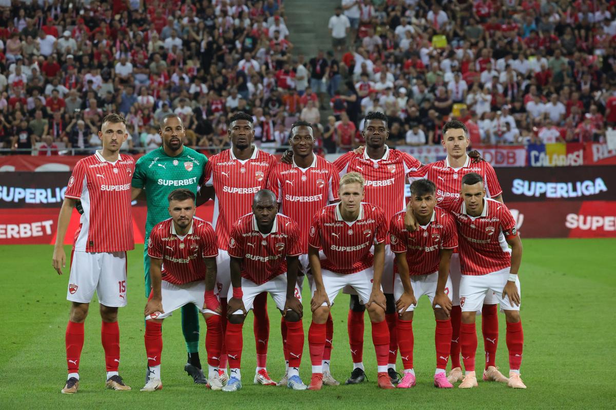 Dinamo - Hermannstadt 2-0. Și-au arătat colții după pauză » Dinamo obține 3 puncte importante și e pe podium