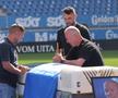 Sicriul lui Nae Ungureanu, pe gazonul stadionului din Craiova// foto Andrei Furnigă (GSP)