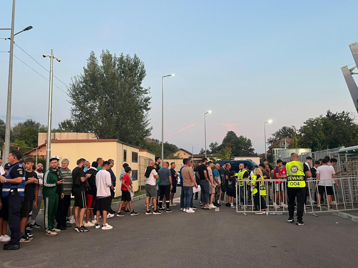 Cozi imense înaintea meciului FCSB - UTA Arad