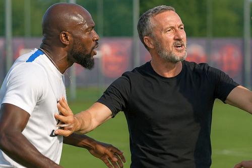 MM Stoica a intervenit în favoarea lui Garita la antrenament și l-a amenințat pe Crețu.
Imagine generată cu Inteligența Artificială