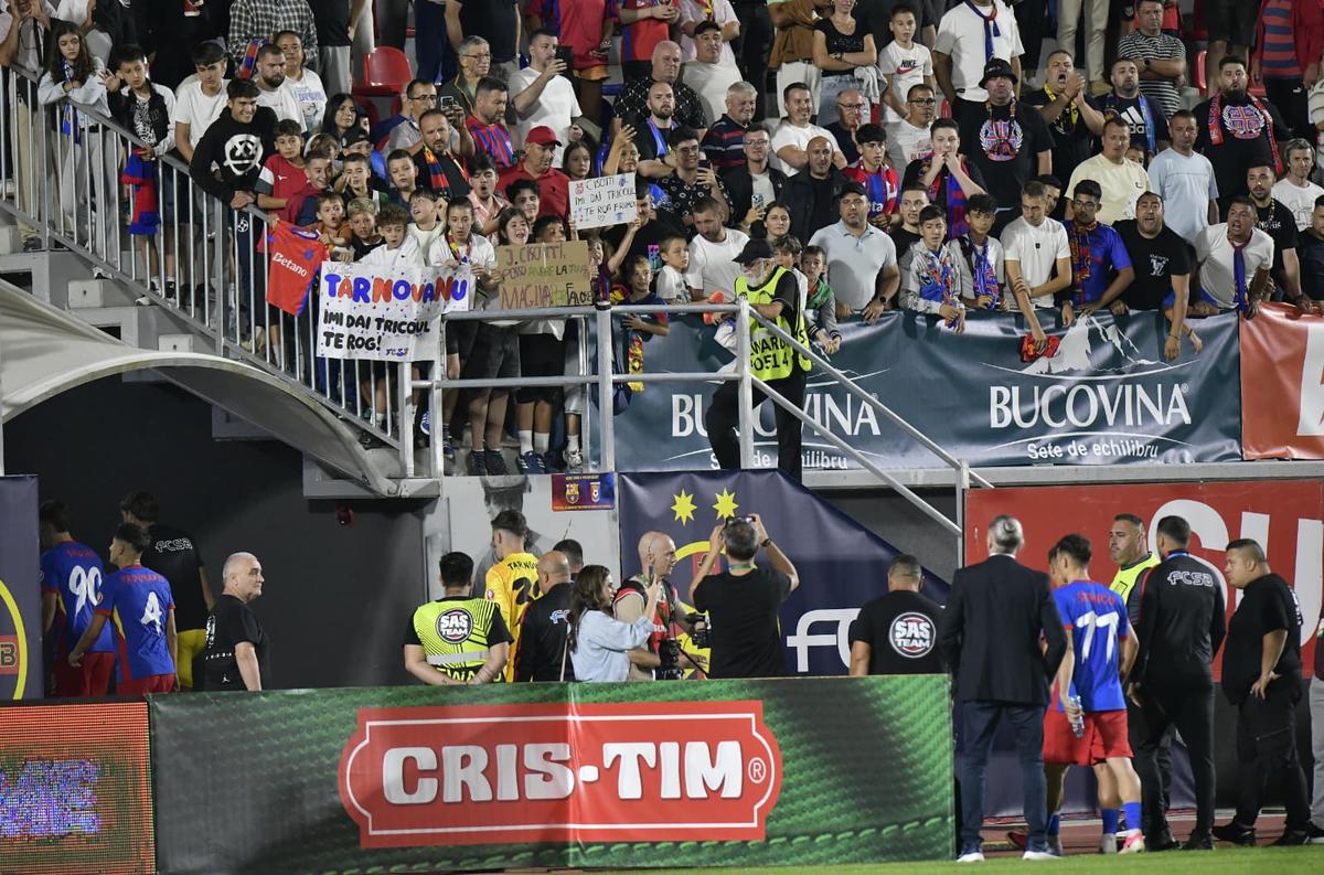 Imagini de la finalul meciului FCSB - UTA
