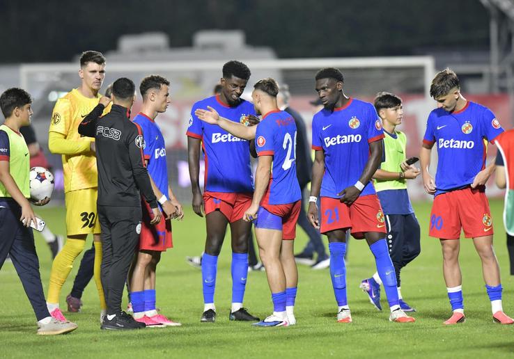 Jucătorii FCSB, la finalul meciului cu UTA / foto: Cristi Preda (GSP)