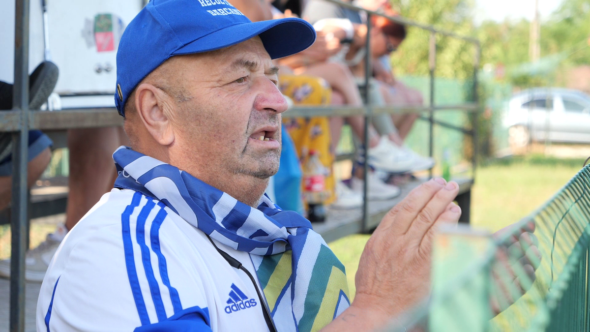 Fără VAR, dar cu mici, bere și scandal » A început fotbalul în Ialomița! Reguli noi și strategii care sigur n-ar funcționa în Superliga: „Nu filmați aici! E bucătărie internă”