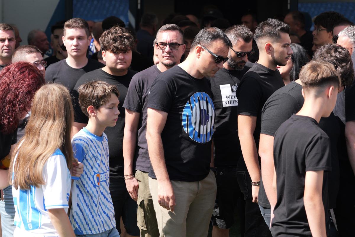 Sicriul lui Nae Ungureanu, pe gazonul stadionului din Craiova