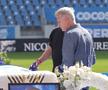 Sicriul lui Nae Ungureanu, pe gazonul stadionului din Craiova// foto Andrei Furnigă (GSP)