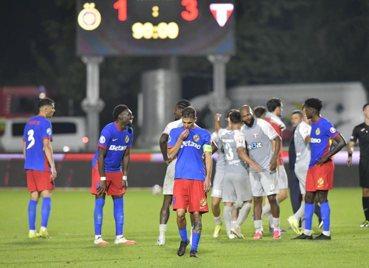 Dezamăgire FCSB  la finalul meciului cu UTA / foto: Cristi Preda (GSP)
