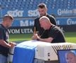 Sicriul lui Nae Ungureanu, pe gazonul stadionului din Craiova// foto Andrei Furnigă (GSP)