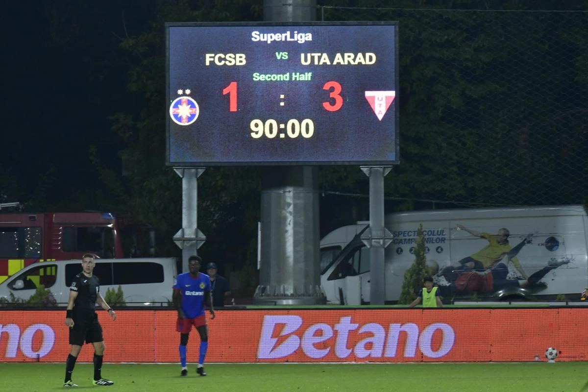 Imagini de la finalul meciului FCSB - UTA