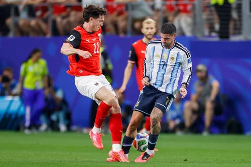 Michael Gregoritsch vs Rodrigo De Paul în Austria - Argentina 0-2, la CM 2026 / Foto: Imago