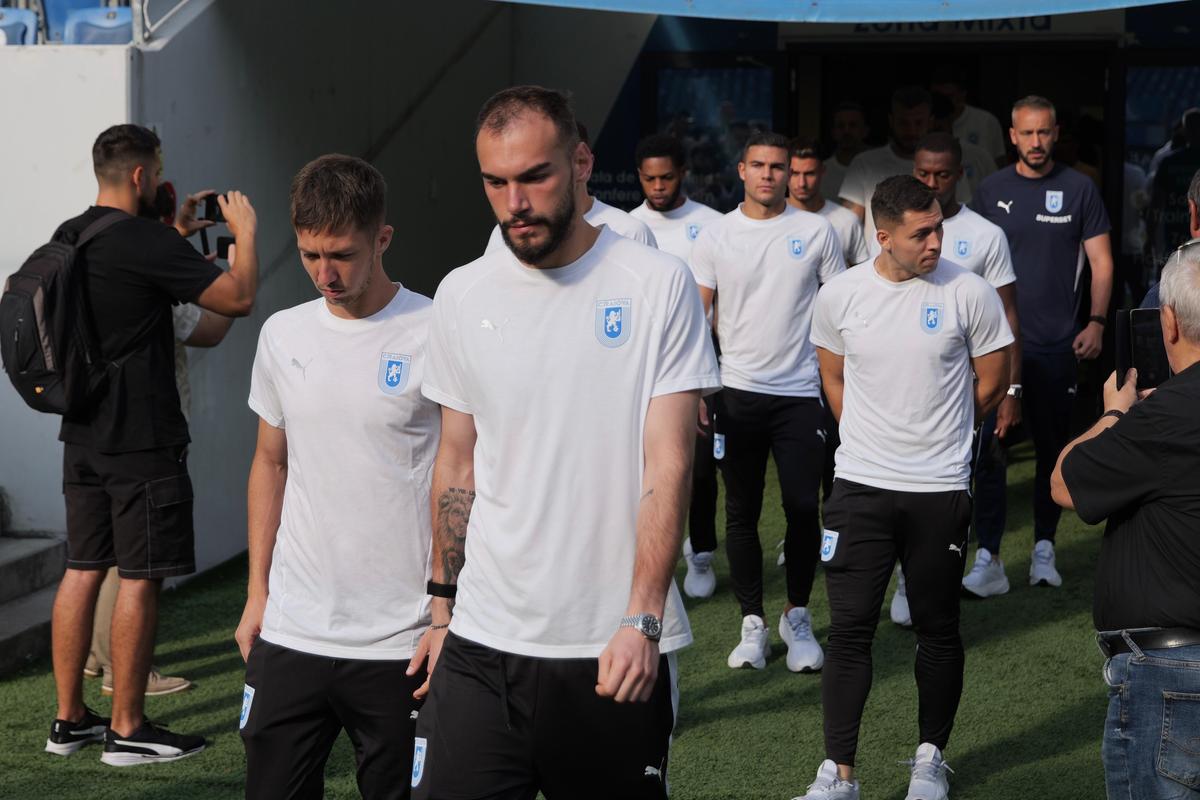 Nae Ungureanu, înmormântat azi lângă Ilie Balaci » Sicriul a fost adus la groapa din cimitirul Sineasca