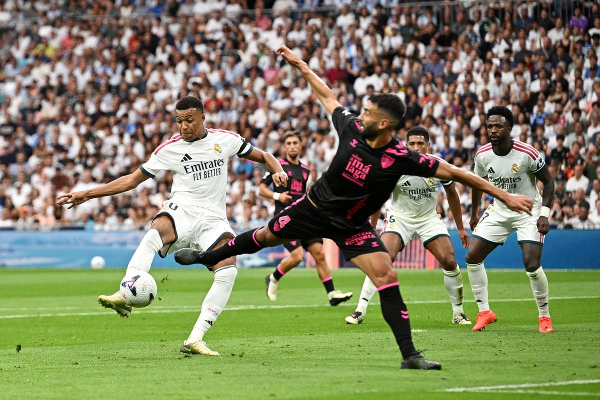 Real Madrid - Malaga 4-0 » Recital pe „Bernabeu”, start perfect pentru Jose Mourinho