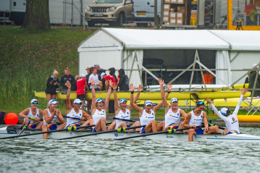 Barca feminină a României de 8 plus 1 rame la CM 2026 Foto: FR Canotaj/Balint Czucz Alte două medalii de aur pentru România, aduse de bărcile de 8 plus 1 feminin și de mixt la Campionatele Mondiale de canotaj de la Amsterdam!