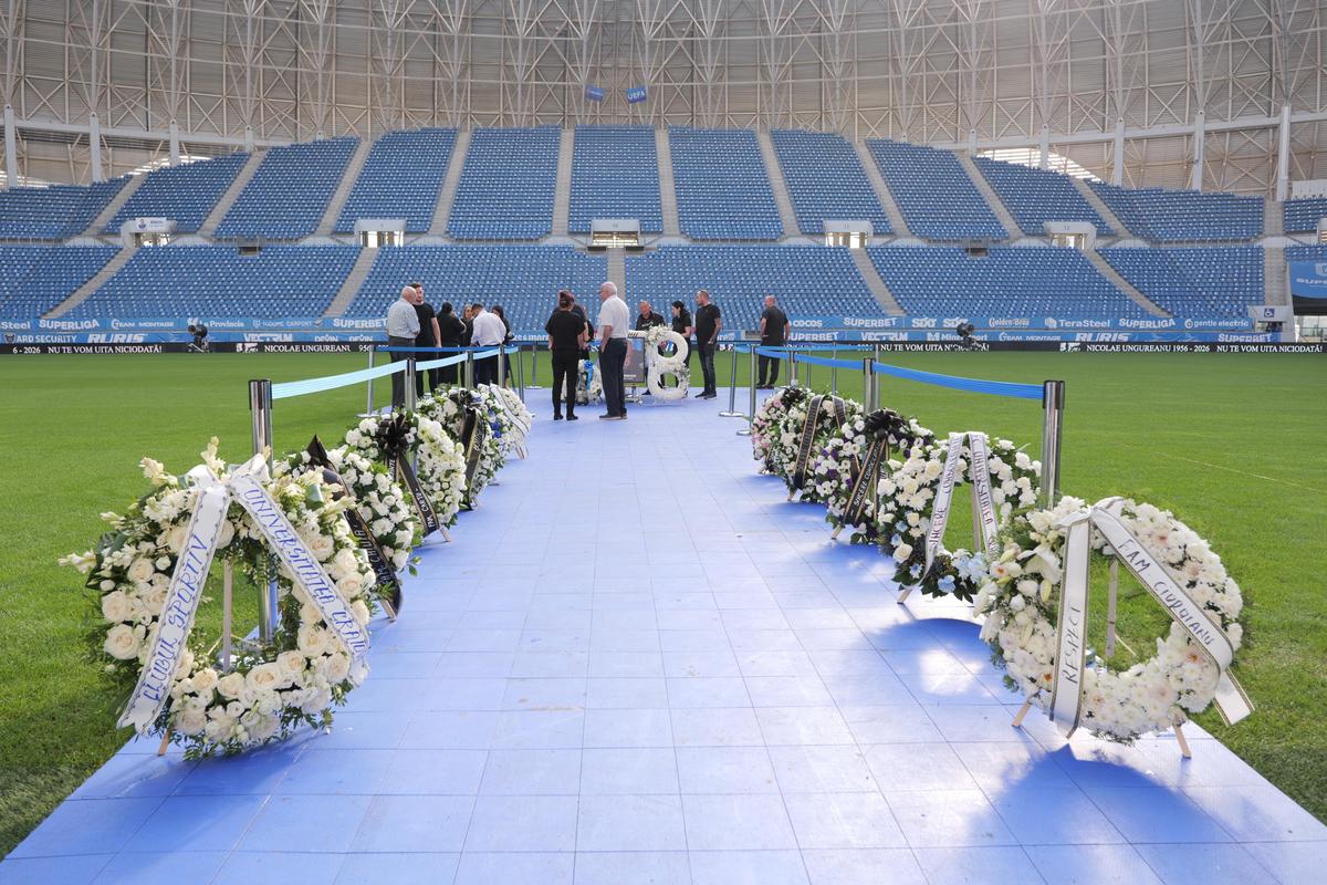 Nae Ungureanu va fi înmormântat azi lângă Ilie Balaci »  Cortegiul funerar a ajuns la Biserica „Sfânta Treime”