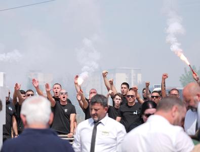 Lacrimi și torțe: Nae Ungureanu, înmormântat lângă Ilie Balaci, în ...
