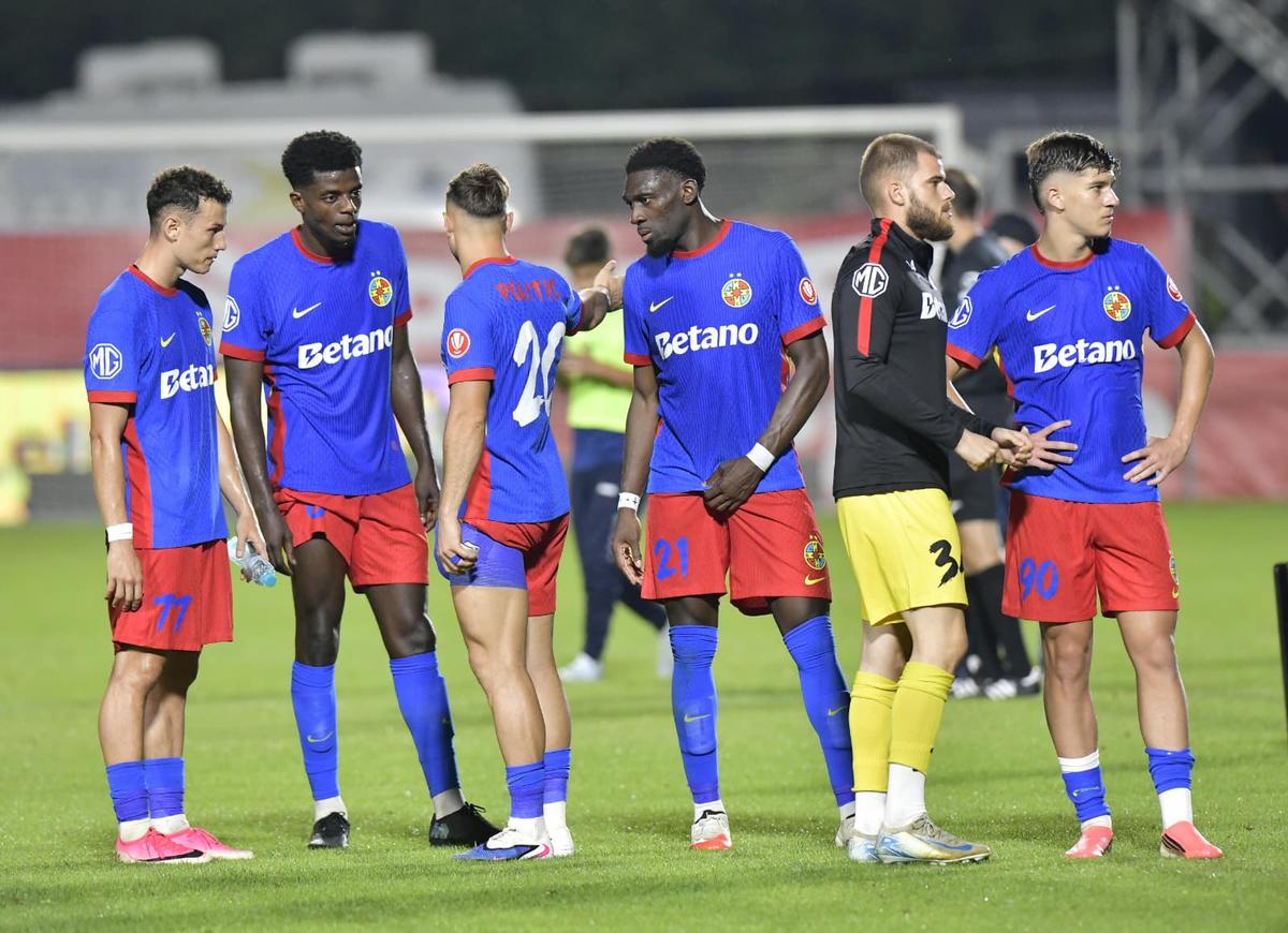 Imagini de la finalul meciului FCSB - UTA