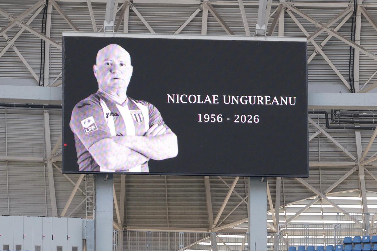 Nae Ungureanu va fi înmormântat azi lângă Ilie Balaci »  Cortegiul funerar a ajuns la Biserica „Sfânta Treime”