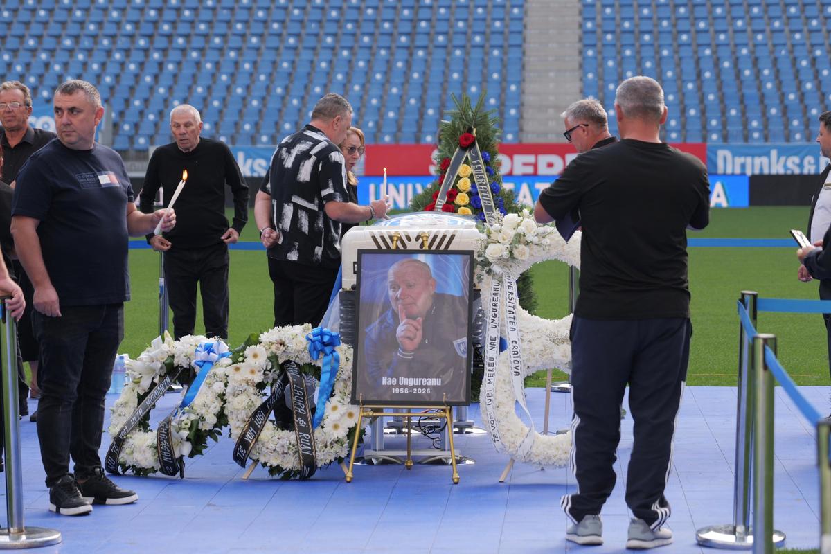 Nae Ungureanu, înmormântat azi lângă Ilie Balaci » Sicriul a fost adus la groapa din cimitirul Sineasca