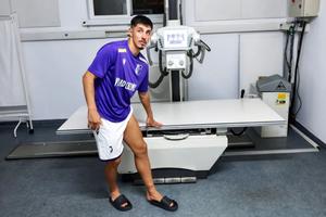 Cum se simte fotbalistul ajuns la spital după controversa week-end-ului în Superligă » Rezultatul RMN-ului
