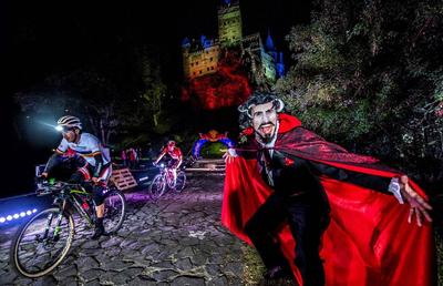 FOTO & VIDEO // A fost nebunie la Castelul Bran! 10 ore de competiție nocturnă într-un show colosal