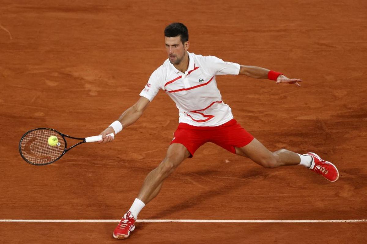Alt moment încins cu Djokovic, de data asta la Roland Garros! Gestul făcut spre un fan cu o șapcă cu Federer