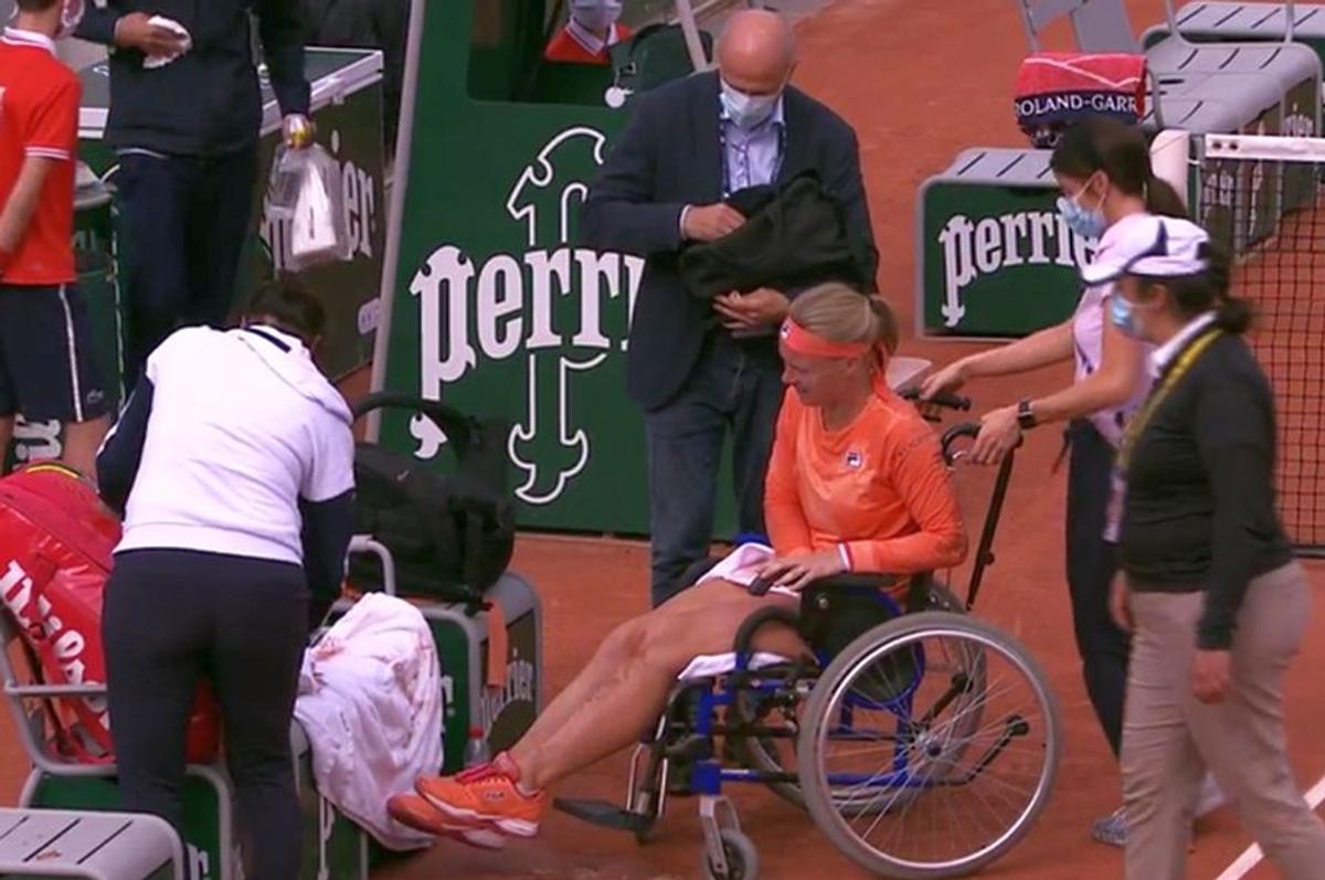 Scene tensionate la Roland Garros! Kiki Bertens, scoasă de pe teren într-un scaun cu rotile, dar adversara a izbucnit la final: „Du-te dracului!”
