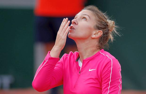 Simona Halep o învinge în două seturi pe Irina Begu la Roland Garros! Cu cine va juca în turul III
