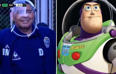 VIDEO Diego Maradona sau Buzz Lightyear? :D Cum se apără de Covid-19 la meciurile din Argentina