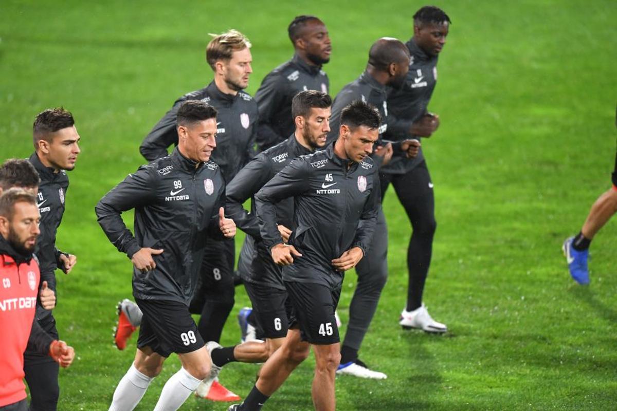 CFR CLUJ - KUPS KUOPIO. Superstiția lui Dan Petrescu la antrenament + declarații înainte de duelul din Europa League: „Trebuie să fim perfecți, mi-e teamă de ei. Cine știe cine este echipa asta?!”