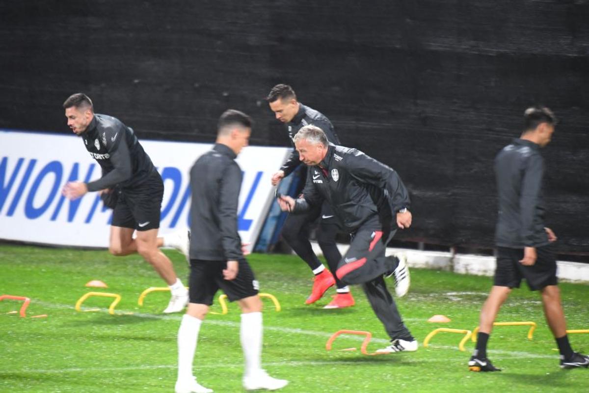 CFR CLUJ - KUPS KUOPIO. Superstiția lui Dan Petrescu la antrenament + declarații înainte de duelul din Europa League: „Trebuie să fim perfecți, mi-e teamă de ei. Cine știe cine este echipa asta?!”