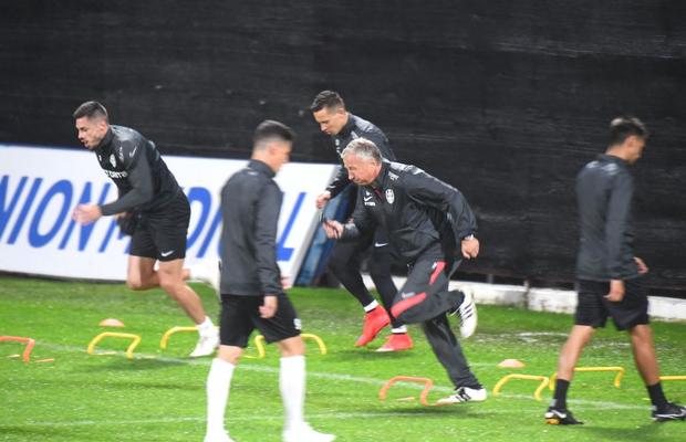 CFR CLUJ - KUPS KUOPIO. Superstiția lui Dan Petrescu la antrenament + declarații înainte de duelul din Europa League: „Trebuie să fim perfecți, mi-e teamă de ei. Cine știe cine este echipa asta?!”