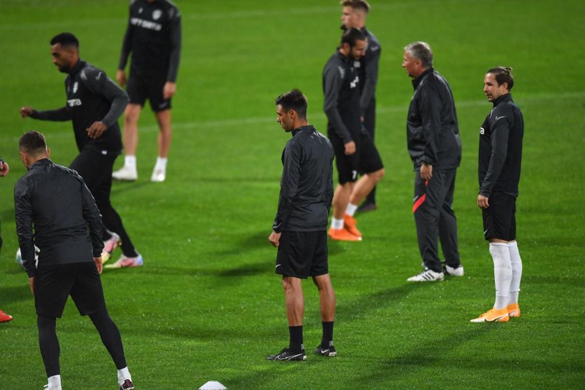 CFR CLUJ - KUPS KUOPIO. Superstiția lui Dan Petrescu la antrenament + declarații înainte de duelul din Europa League: „Trebuie să fim perfecți, mi-e teamă de ei. Cine știe cine este echipa asta?!”