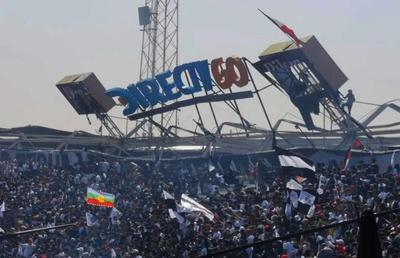Aproape de tragedie! Imagini terifiante din Chile, acolo unde o parte din stadion s-a prăbușit pe spectatori
